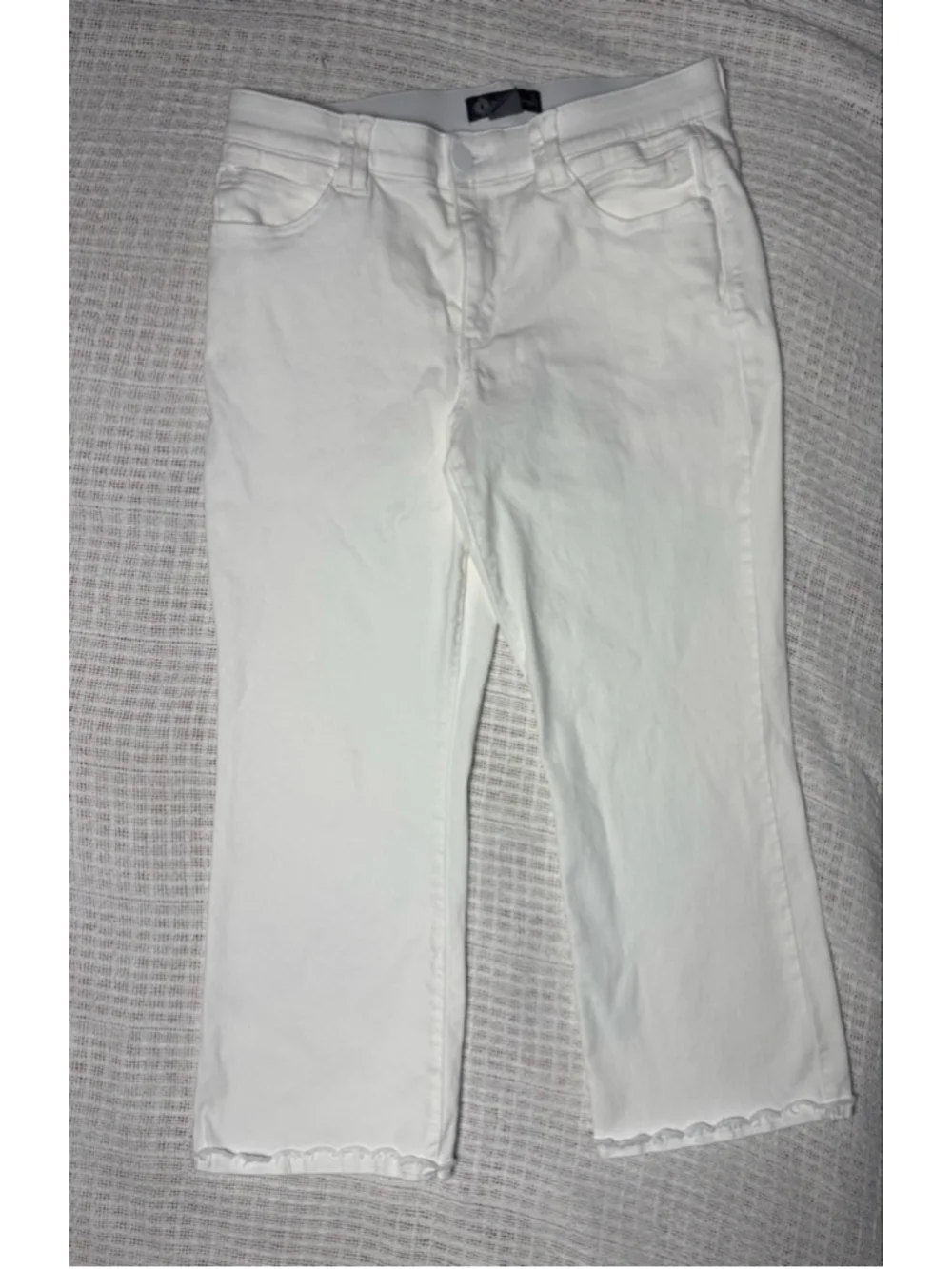 Democracy Ab' Technology Optic White Scalloped Fray Hem Crop Flare Jeans SZ 14 - Picture 2 of 9